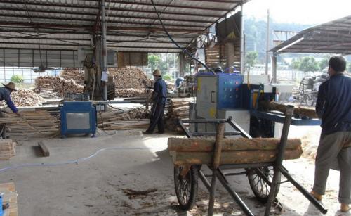 廣東-中山市-圓木多片鋸加工現場1