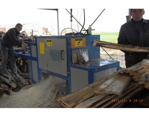 河南省-南陽市-唐河縣-20機(jī)型鋸揚(yáng)木加工現(xiàn)場(chǎng)