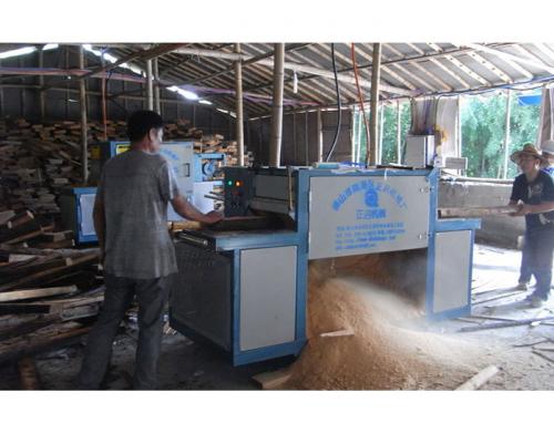 圓木多片鋸原木多片鋸正啟機(jī)械廠--浙江溫州瑞安加工現(xiàn)場